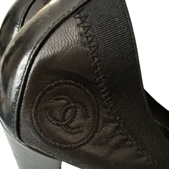 Chanel Black Interlocking CC Logo Leather Pumps, IT38/US8 - Picture 5 of 8